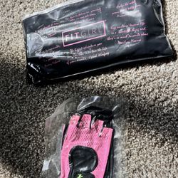 Workout Gloves & Cable Kickback Wrap 