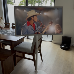 ApoloSign 32'' UHD 4K Smart Portable TV 2nd Gen, 16(8+8) GB RAM+256GB, Android 16, EDLA-Certified, Portable Touch Screen Monitor, Built-in 15000mAh Ba