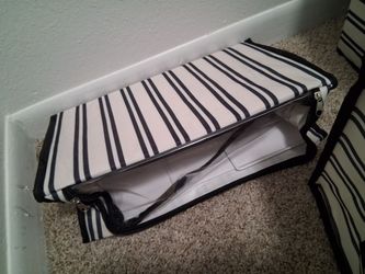 8 Clean Striped Zipper Storage Boxes