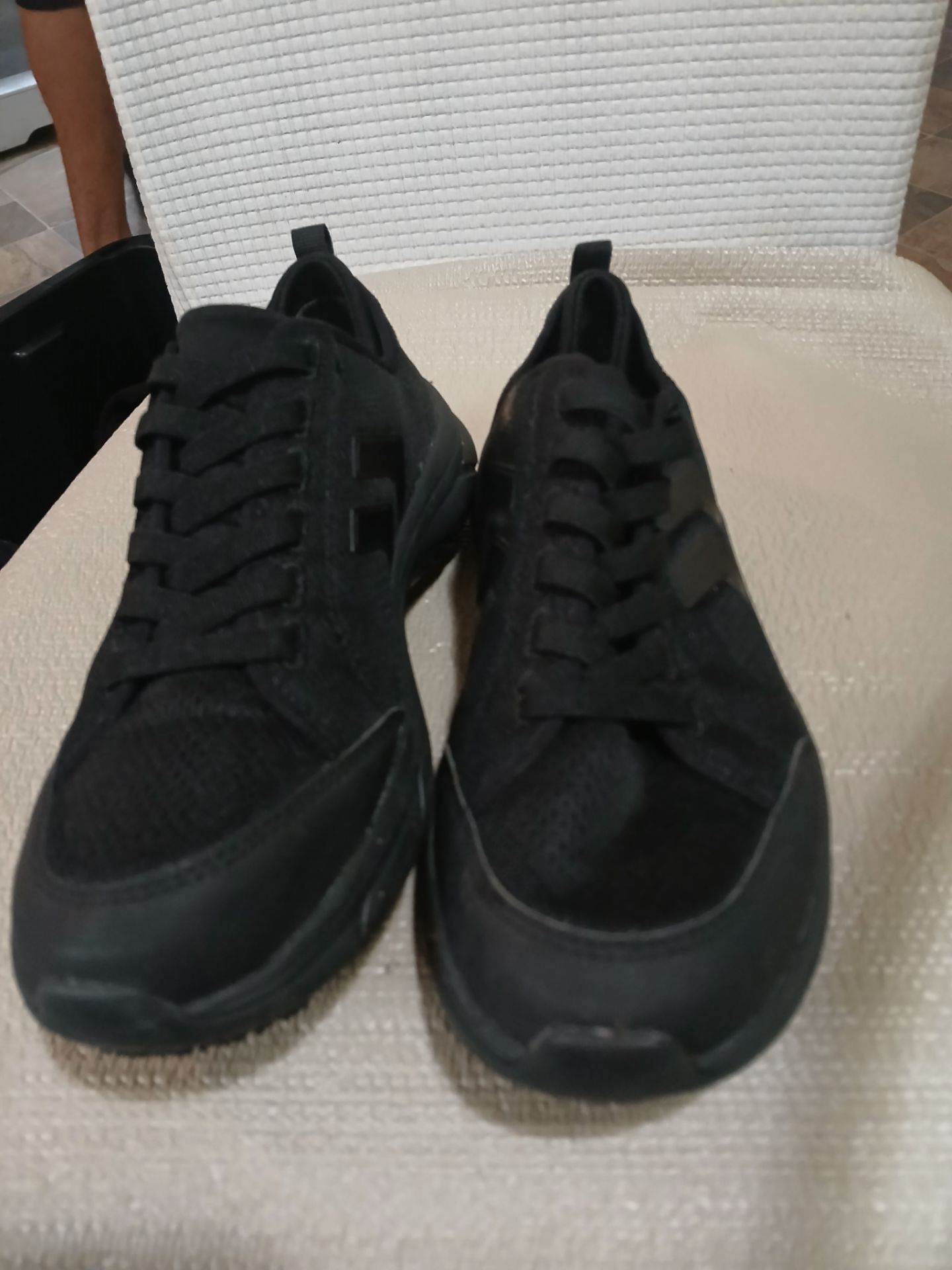 Dr Scholl's slip on slip resistant waterproof work tennis shoes size 8.5 excellent condition