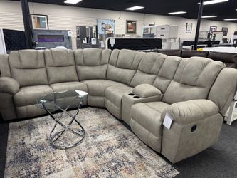 Recliner Sectional. 🚚WE DELIVER🚚