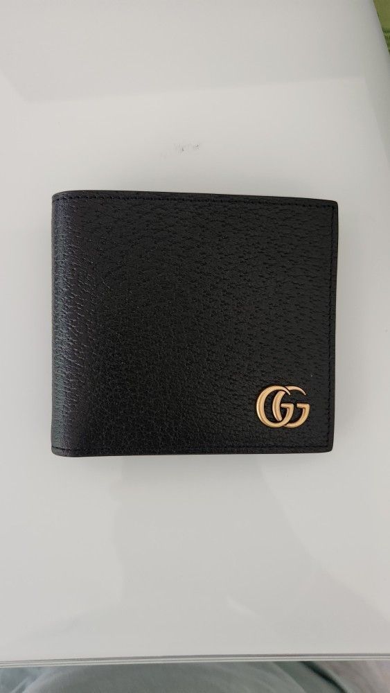 GUCCI GG Marmont Leather Bi-Fold Wallet