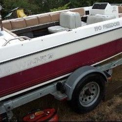 Running boat - walk around 19' hull