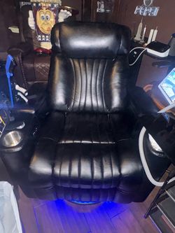 Automatic Recliner new / 1 month