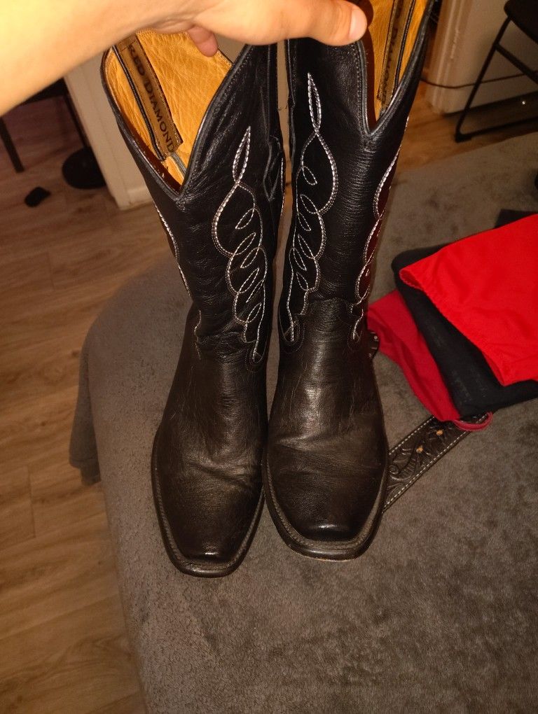 Red Diamond. Size :11 Black Boots