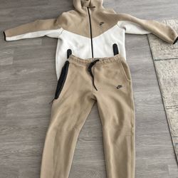 Nike tech