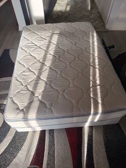 Serta Full Size Bed, Box Spring, and metal Frame