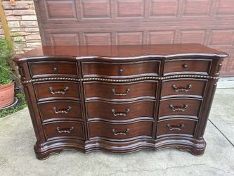 Flexsteel Wynwood Furniture 12-Drawer Dresser