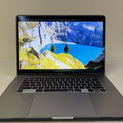 MacBook Pro 15” (2017) – i7, 16GB RAM