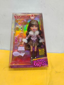 Alwayz Bratz Yasmin Fashion Doll features her signature brunette hair with bangs and a striped collared top with a faux-fur trim accessories included