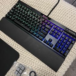 Corsair K70 Gaming Keyboard And Mousepad