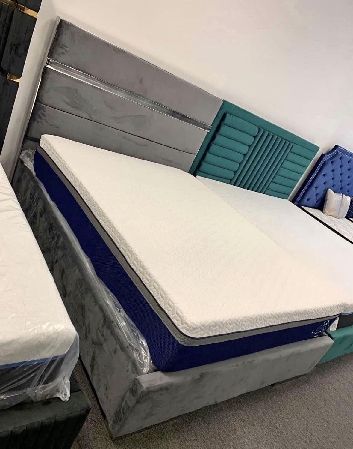 New IN Box Gorgeous Grey Velvet Platform King Size Bed Frame