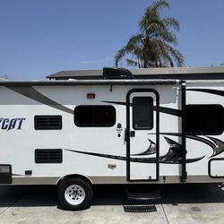 2014 Layton homes  Skycat slide out !!