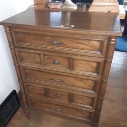 5 Drawer Sold Wood Dresser