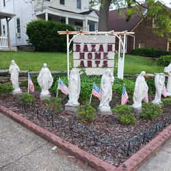 FIRM .. garden Concrete Statues,  Pls ,  read All The information 