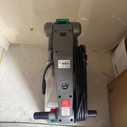 Carpet cleaning machine