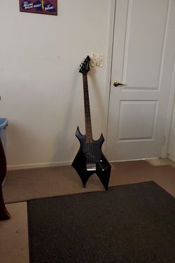Base guitar