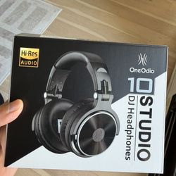 Like New OneOdio Studio 10 DJ Headphones – Used Once!