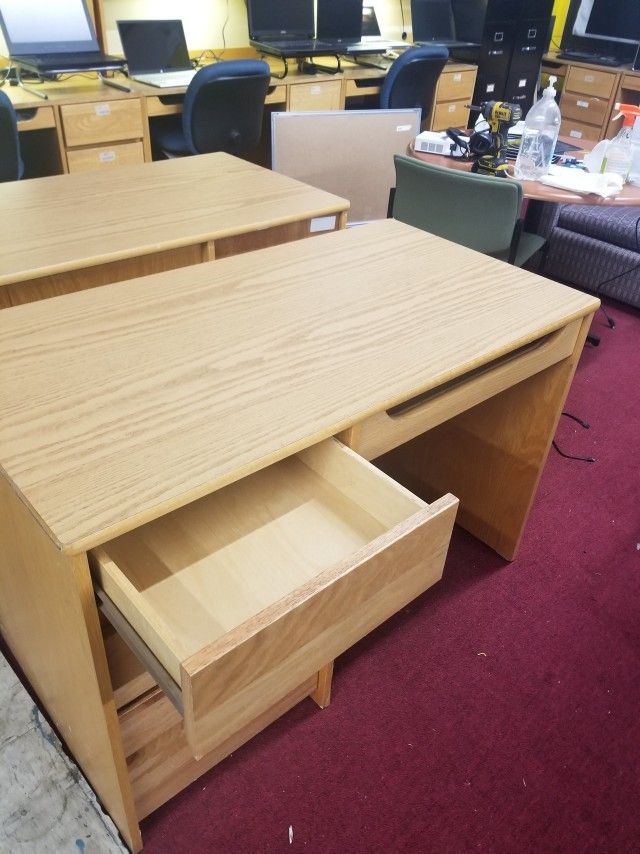 OFFICE/STUDENT DESK WITH 3 DRAWERS AND KEYBOARD DRAWER(HOME9)