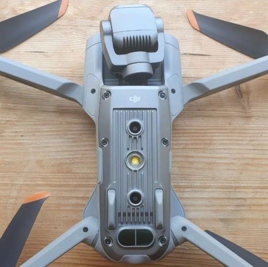 DJI Air 2S Quadcopter Drone 2 batteries with Premium DJI Mavic Case