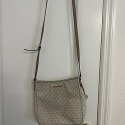 Michael Kors Purse Crossbody, like new$40