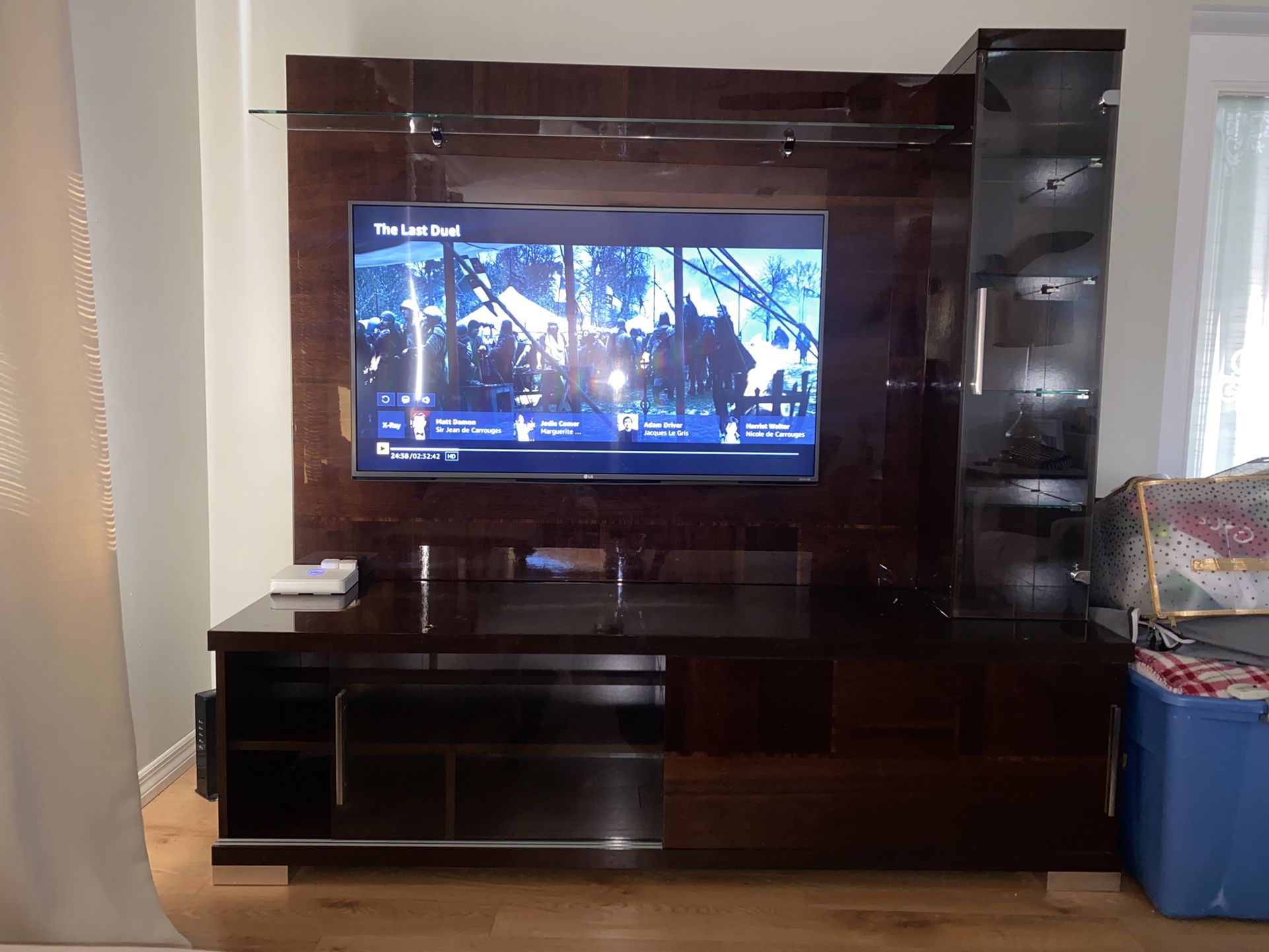 Moving* priced to sell *Entertainment Section Stand/cabinet