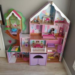 Dollhouse With Accessories