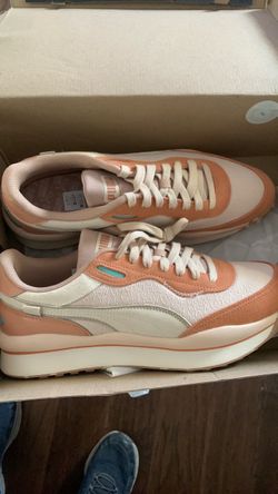 Puma Low-Top Sneakers Peach Colorway