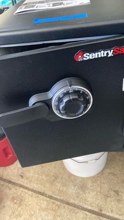 SENTRY safe like brand new