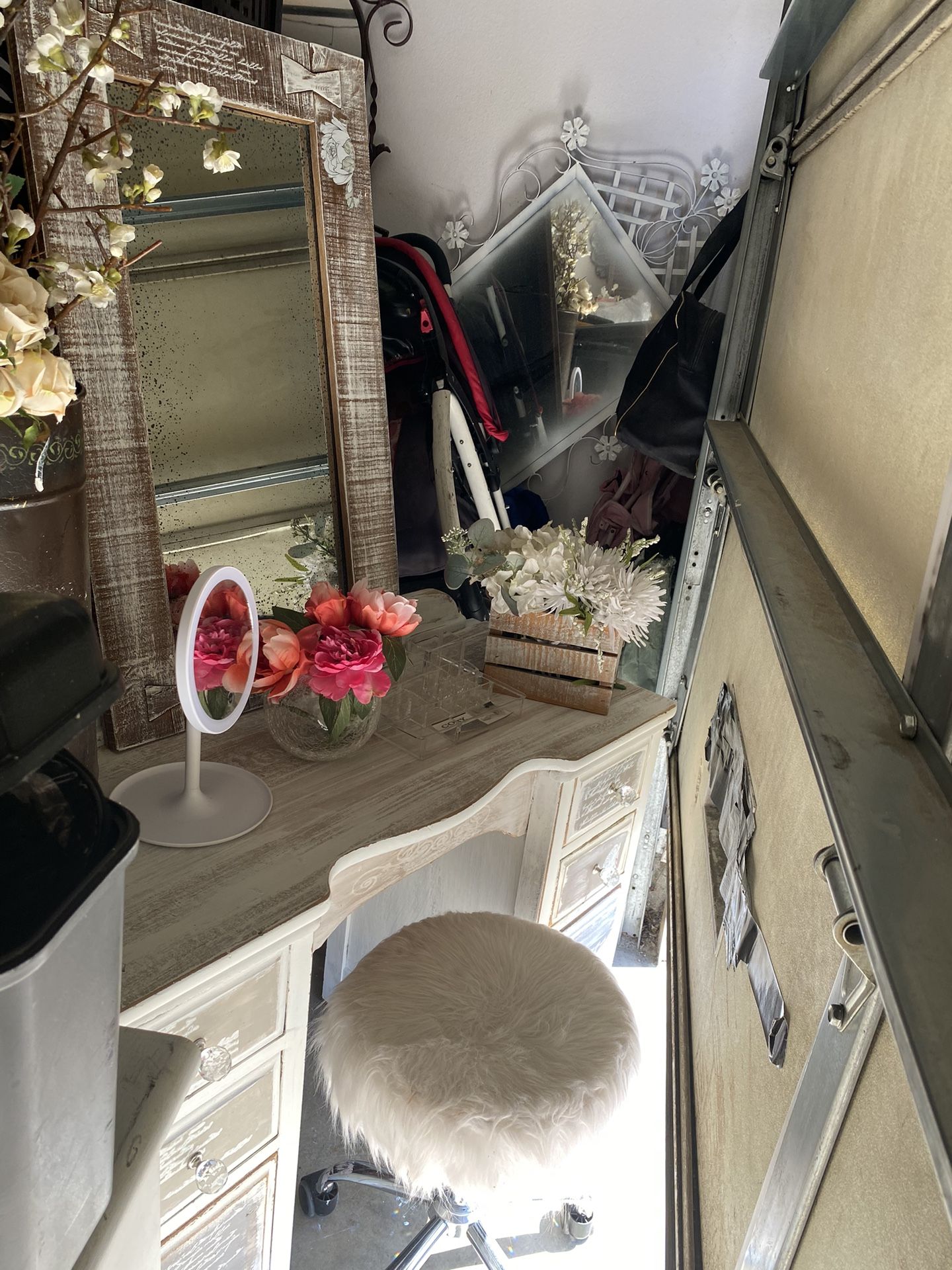 Beautiful Wood  Vanity Desk, 4 Piece 