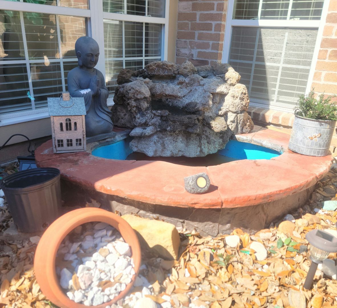 Small Backyard, Pond/Fountain In Great Condition