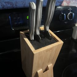 3 Knifes And Knife Block