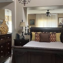 Beautiful Queen Size Bedroom Set With New Mattress 