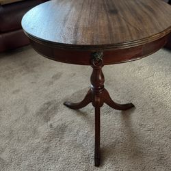 Nice Antique Mahagony Drum Style Table 