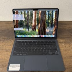 13" MacBook Air M2 8 Core**500GB SSD
