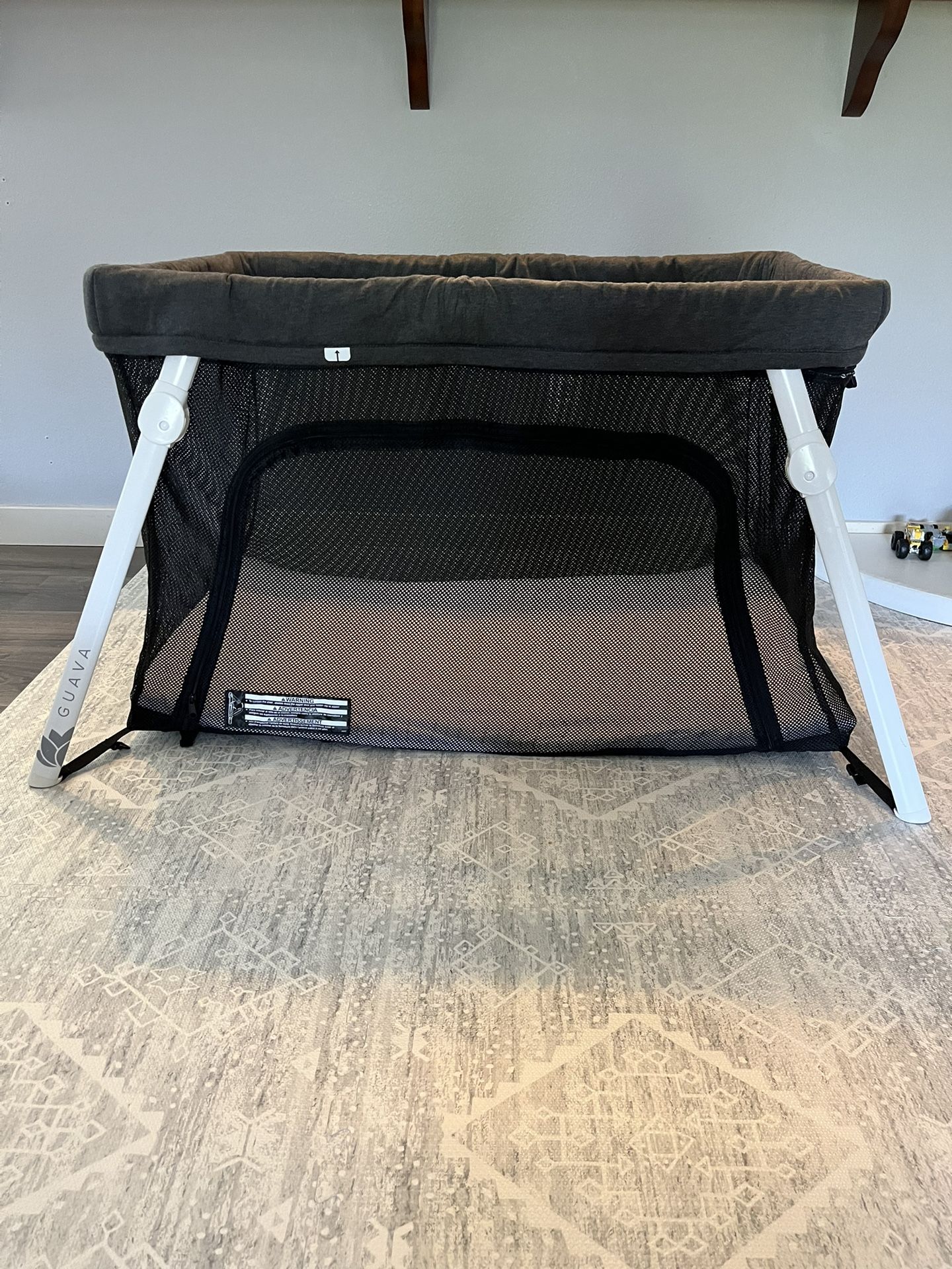 Lotus Travel Crib Pack And Play With Bassinet Conversion kit And Sheets