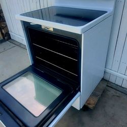 Stove GE Glass Top Super Clean