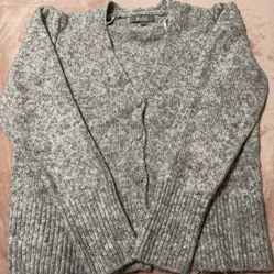 New Women’s Sweater - Size M
