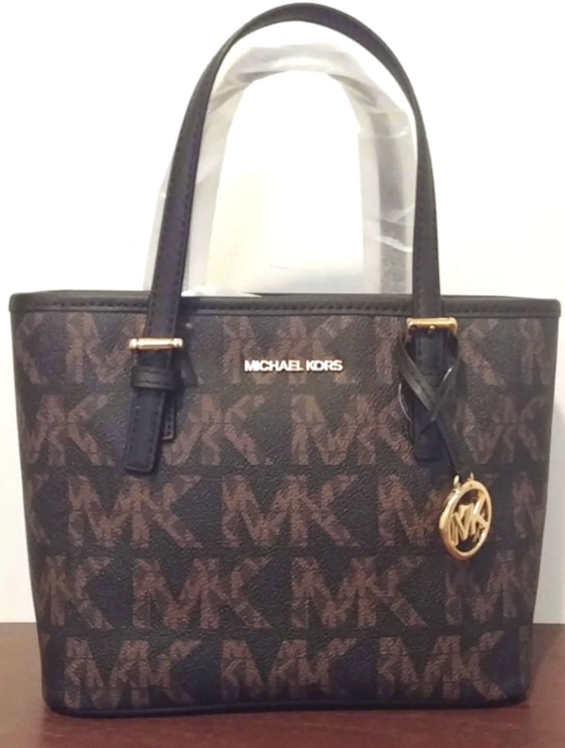 AUTHENTIC, BRAND NEW MICHAEL KORS Jet Set Tote Bag! for Sale in Olmsted  Falls, OH - OfferUp