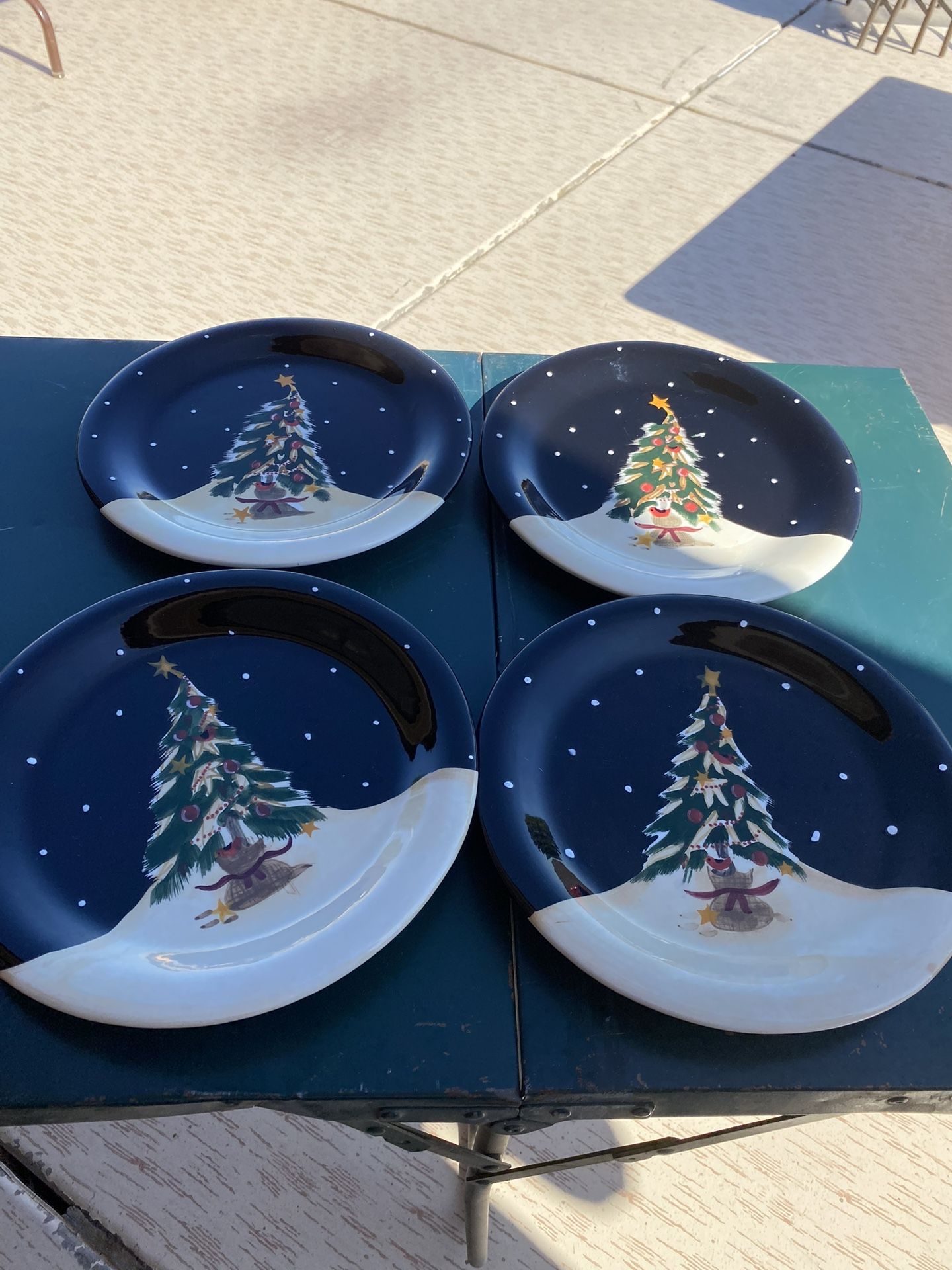 4. Xmas Tree Design Plates $10