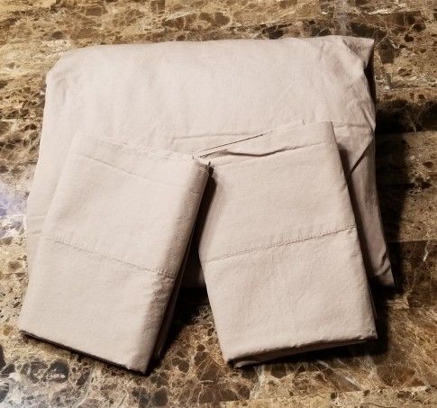 Queen Fitted & 2 Pillow Cases (ONLY MESSAGE IF SERIOUS BUYER)