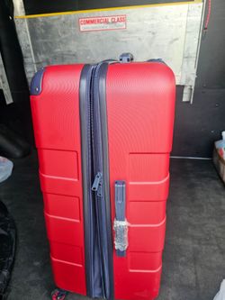 Travel suitcase