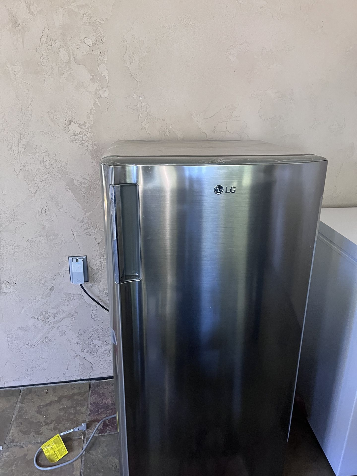 Almost New 6 Cu Refrigerator Freezer 