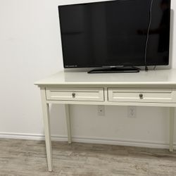 Tv & desk 