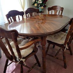 ANTIQUE SOLID OAK WOOD TABLE AND CHAIRS-EXTENSION PIECE NOT SHOWN