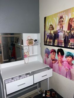 Like new white vanity 3 light options