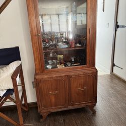 🪞 Vintage Glass Front Display Cabinet / China Hutch