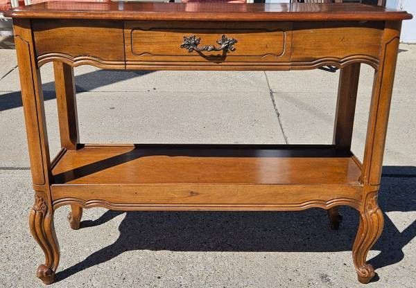 French Provincial Sofa Table / Entryway Table

