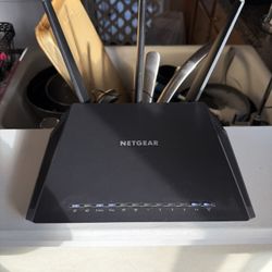 Netgear Nighthawk R7000 AC1900 Router – Works Perfect