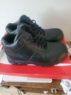 Black Nike boots